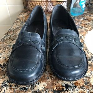 Navy blue Clark shoes, size 6M